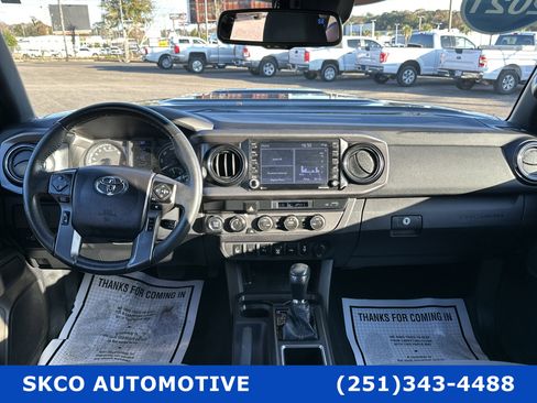 Used 2021 Toyota Tacoma TRD Sport image 15
