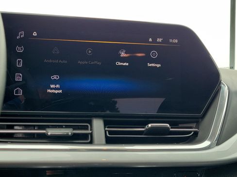 Used 2025 Chevrolet Trax LT image 26