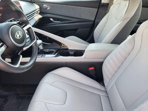 Used 2025 Hyundai Elantra Limited FWD image 28