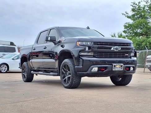 Used 2020 Chevrolet Silverado 1500 LT Trail Boss w/ Midnight Edition AWD/4WD image 3