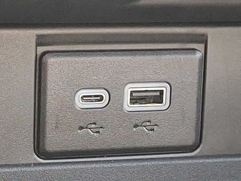 Used 2024 Chevrolet Suburban High Country AWD/4WD image 26