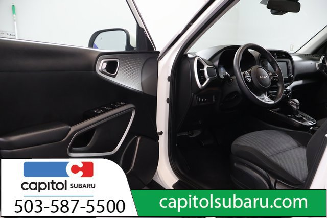 Used 2023 Kia Soul LX w/ LX Technology Package FWD image 8