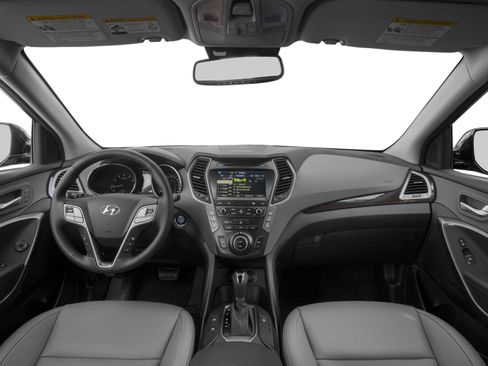Used 2017 Hyundai Santa Fe AWD image 5