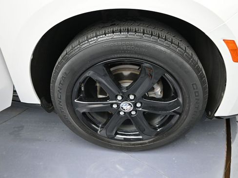 Used 2023 Buick Enclave Essence w/ Sport Touring Edition image 27