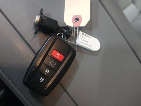 Used 2023 Toyota Highlander Platinum image 23