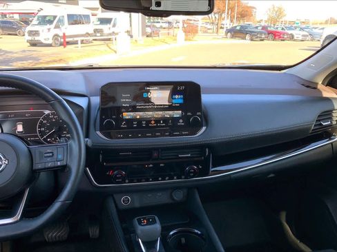 Used 2023 Nissan Rogue SL w/ SL Premium Package image 6