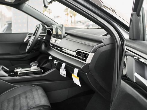 New 2026 Mitsubishi Outlander LE FWD image 10
