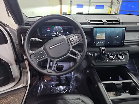 Used 2025 Land Rover Defender 110 S AWD/4WD image 16