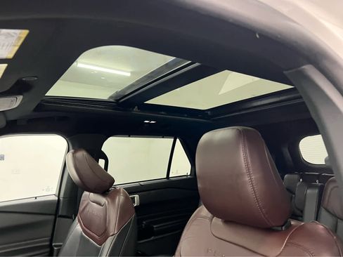 Used 2021 Ford Explorer Platinum w/ Equipment Group 601A image 3