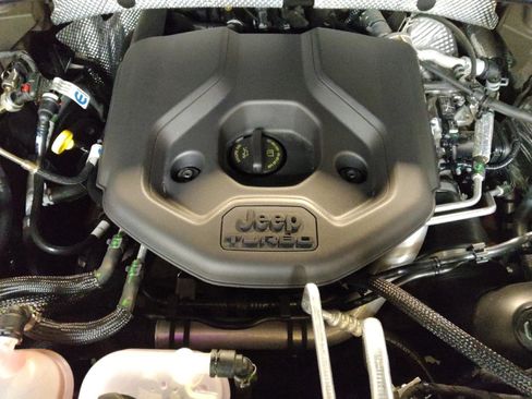 Used 2022 Jeep Grand Cherokee Overland w/ Advanced Protech Group III image 30