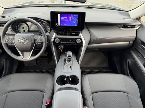 Used 2024 Toyota Venza LE image 17