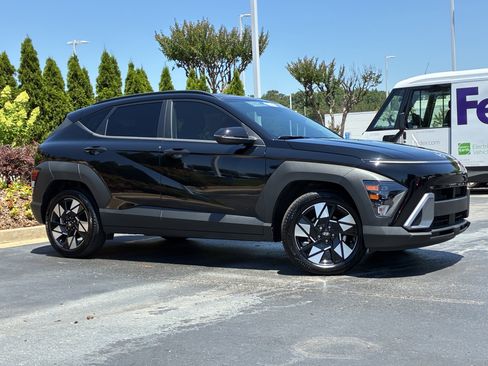 Used 2025 Hyundai Kona SEL FWD image 3