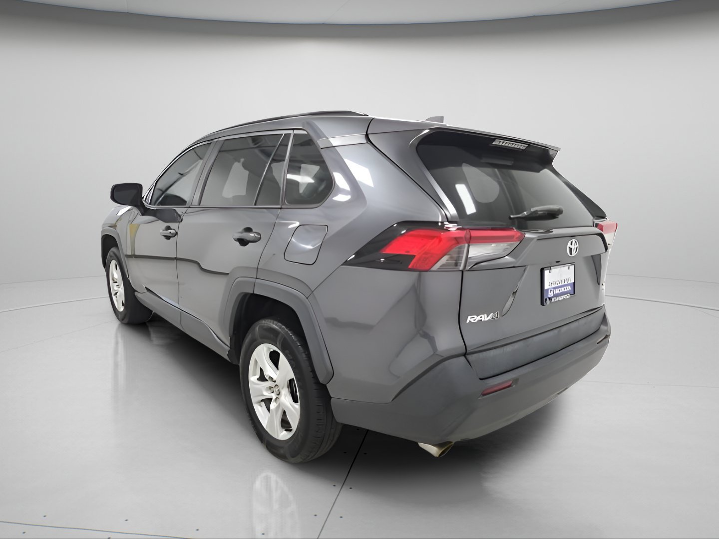 Used 2020 Toyota RAV4 XLE AWD/4WD image 5
