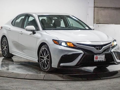 Certified 2023 Toyota Camry SE image 3