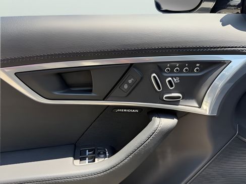 Used 2019 Jaguar F-TYPE Convertible RWD image 15