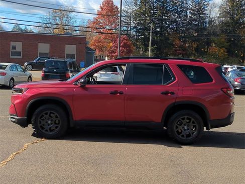 Used 2023 Honda Pilot TrailSport image 7