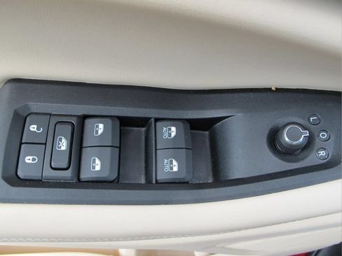 Used 2025 Jeep Grand Cherokee L Limited w/ Luxury Tech Group II AWD/4WD image 11