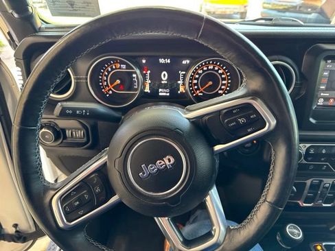 Used 2018 Jeep Wrangler Unlimited Sahara w/ Cold Weather Group AWD/4WD image 17