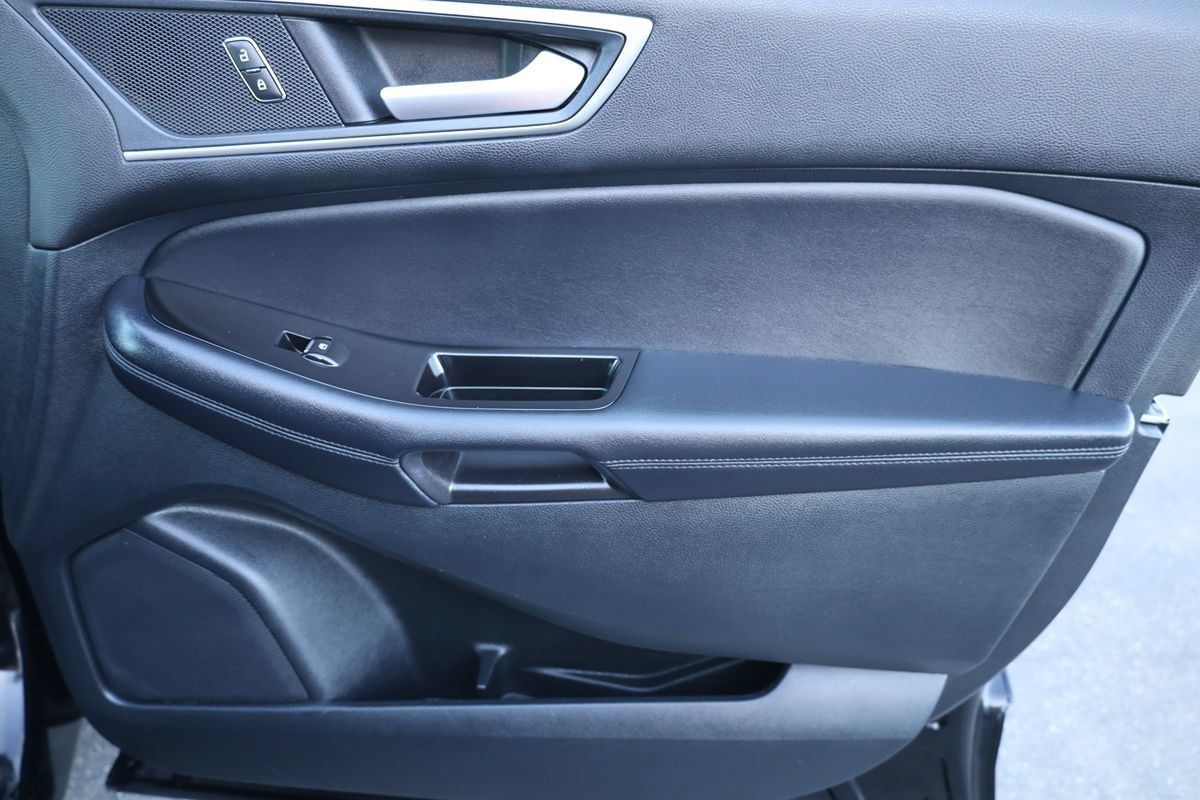 Used 2018 Ford Edge SEL FWD image 16