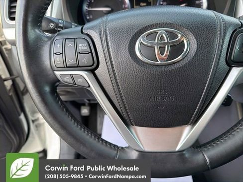 Used 2015 Toyota Highlander XLE image 16