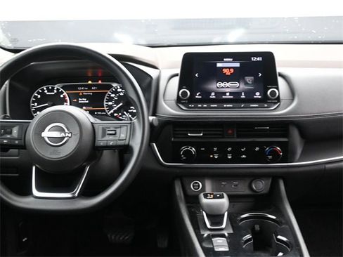 Used 2023 Nissan Rogue S image 10