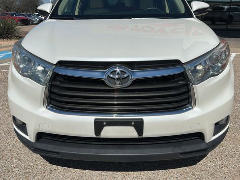 Used 2016 Toyota Highlander XLE image 11