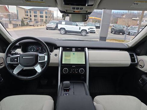 Used 2021 Land Rover Discovery S image 17