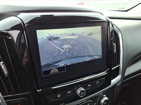 Used 2021 Chevrolet Traverse LT image 27