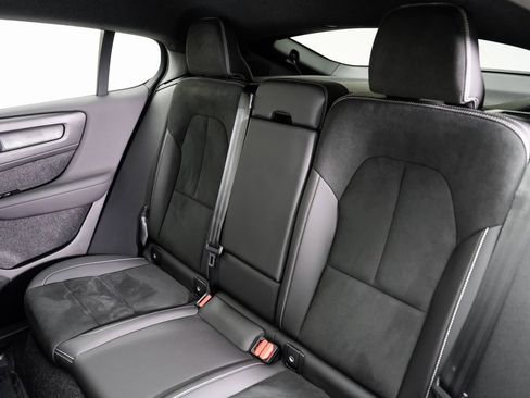 Used 2023 Volvo C40 P8 Recharge Ultimate image 22