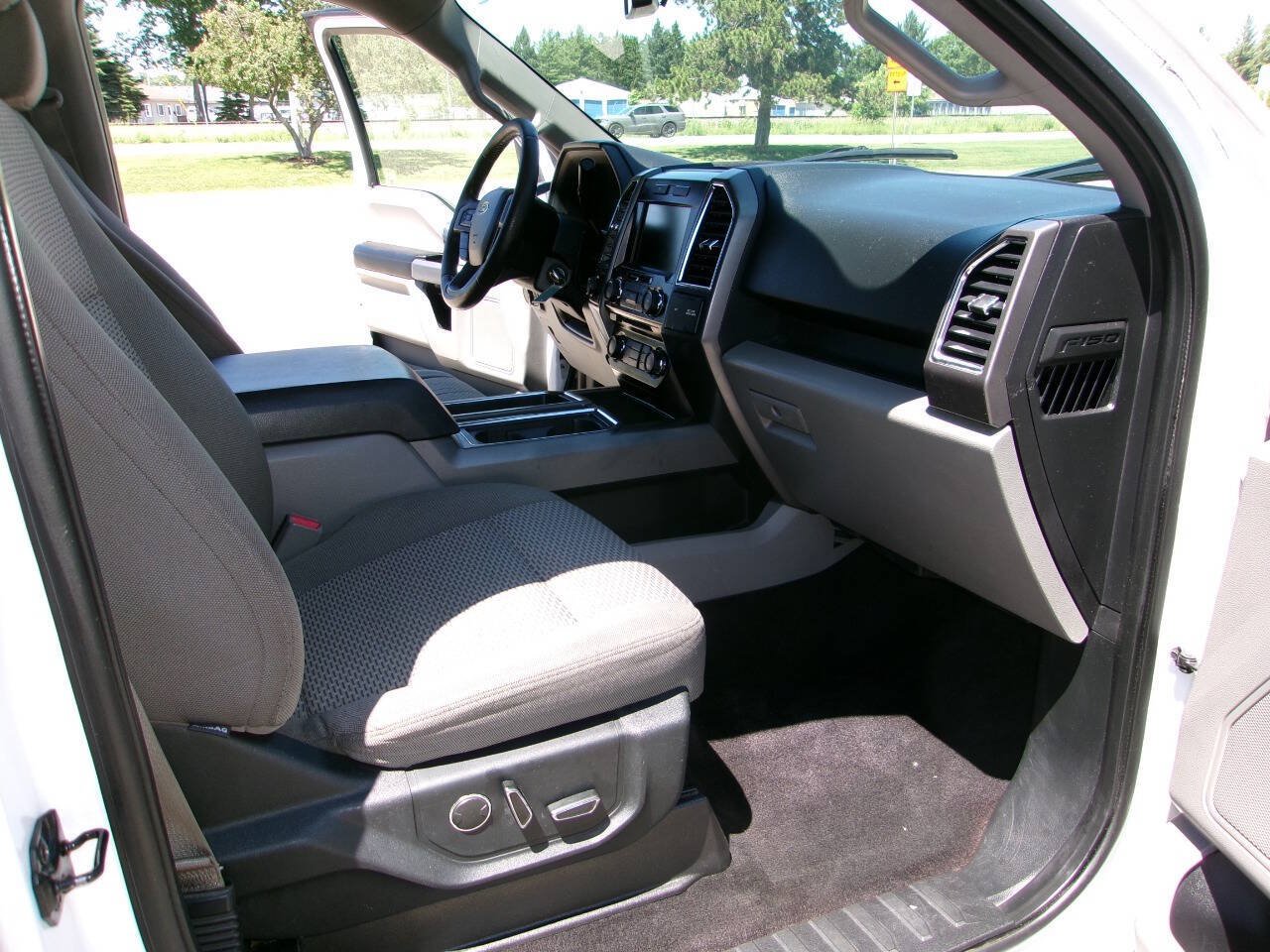 Used 2015 Ford F150 XLT w/ Equipment Group 302A Luxury AWD/4WD image 12