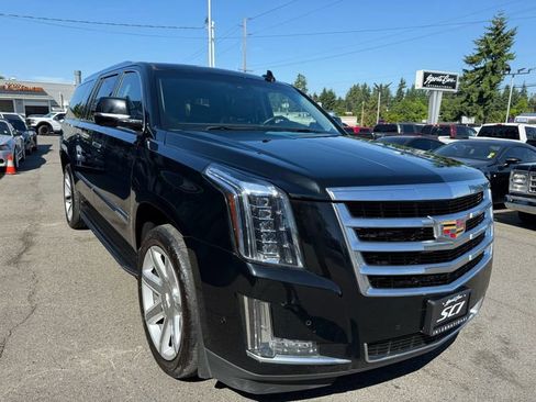 Used 2019 Cadillac Escalade ESV Luxury image 3