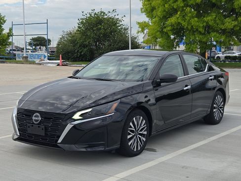 Used 2025 Nissan Altima 2.5 SV image 9