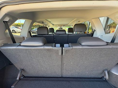 Used 2021 Volkswagen Tiguan SEL image 30