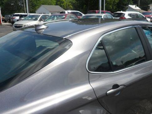 Used 2022 Toyota Camry SE image 10