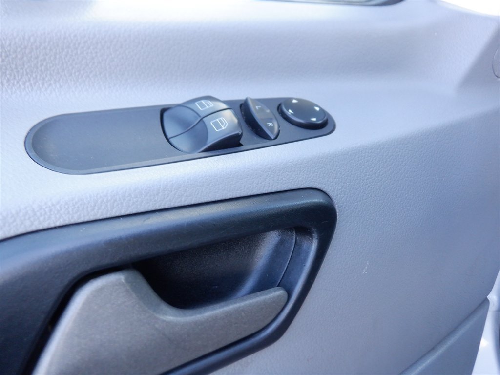 Used 2018 Mercedes-Benz Sprinter 2500 image 11