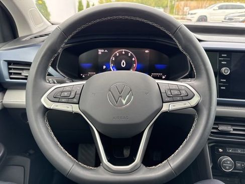 Certified 2024 Volkswagen Taos SE w/ Panoramic Sunroof Package image 12