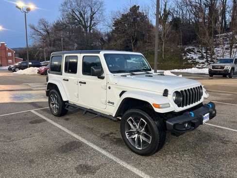 Used 2024 Jeep Wrangler Sport S w/ Convenience Group image 3