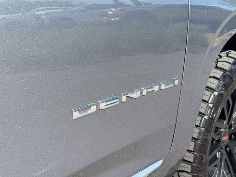 Used 2021 GMC Yukon XL Denali w/ Denali Premium Package AWD/4WD image 16