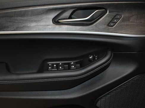 New 2025 Jeep Grand Cherokee Limited w/ Trailer Tow Package image 26