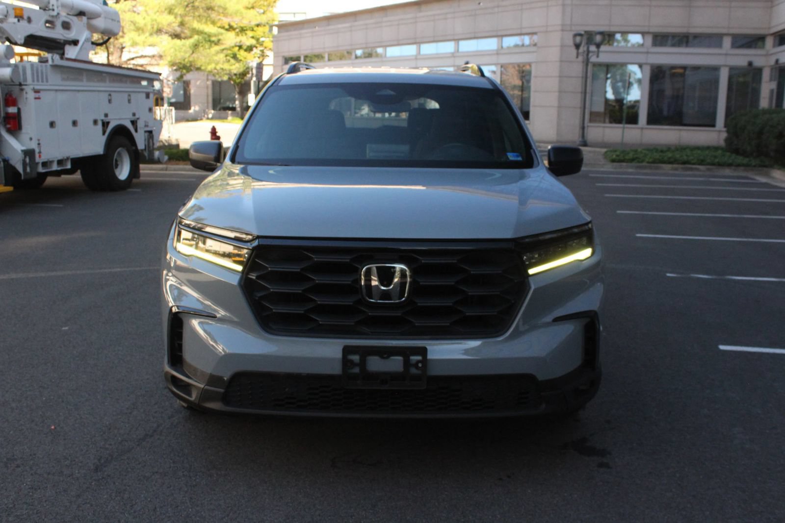 Used 2024 Honda Pilot Sport image 3