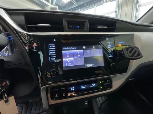 Used 2018 Toyota Corolla LE FWD image 17