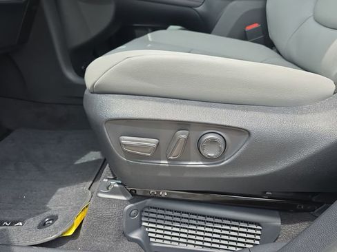 New 2026 Toyota Sienna XLE image 30