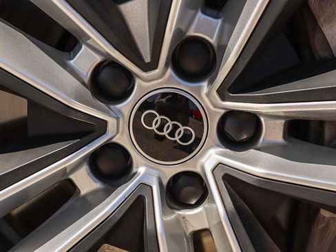Used 2022 Audi Q7 3.0T Premium Plus w/ Premium Plus Package AWD/4WD image 15