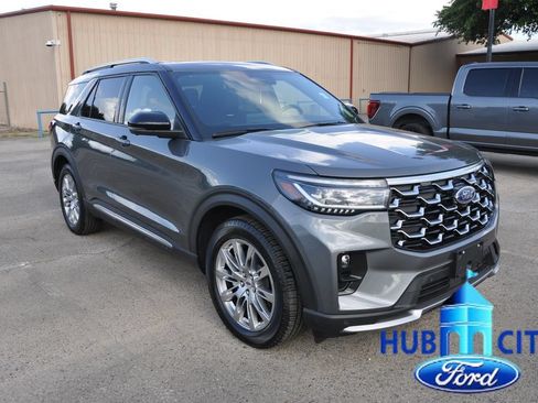 Used 2025 Ford Explorer Platinum RWD image 7