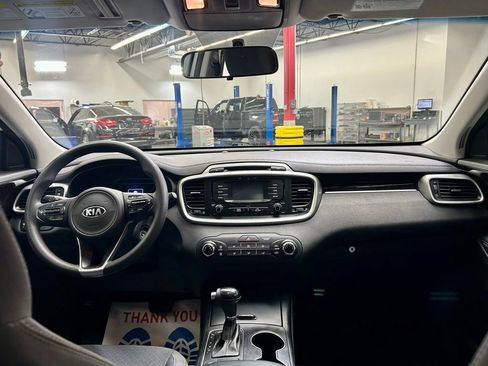Used 2017 Kia Sorento FWD image 19