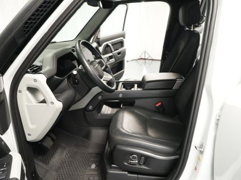 Used 2023 Land Rover Defender 130 X-Dynamic SE AWD/4WD image 28