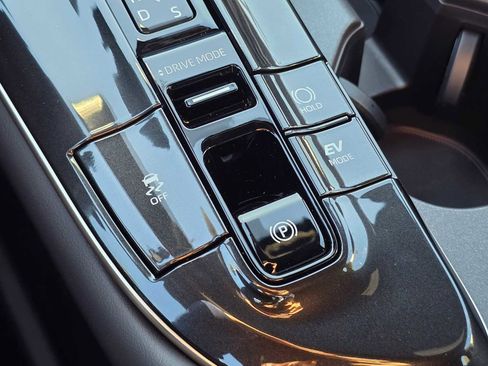 New 2025 Toyota Crown Signia image 28