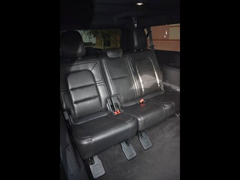 Used 2018 Lincoln Navigator L Select image 32