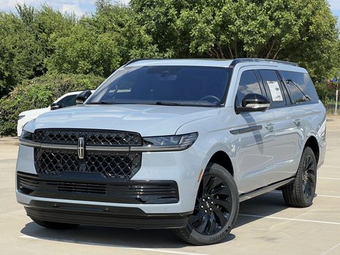 New 2025 Lincoln Navigator L Reserve w/ Jet Appearance Package image 2