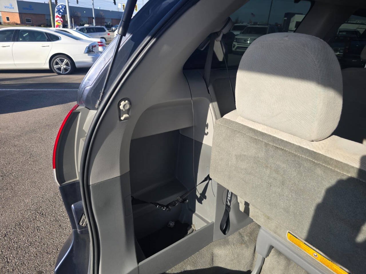 Used 2014 Toyota Sienna LE FWD image 30